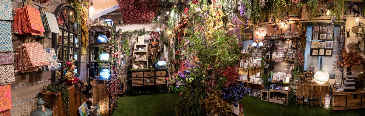 Just look at how vibrant our shop is looking recently🧚‍♀️

✨We promise you'll be like a kid in a sweet shop in our magical shop🤣 

💚Hopefully the magic will follow us along to the incredible Daily Post SME Business Awards tonight in Bangor! 🤞

#DPBusinessAwards #Lavniniastamps