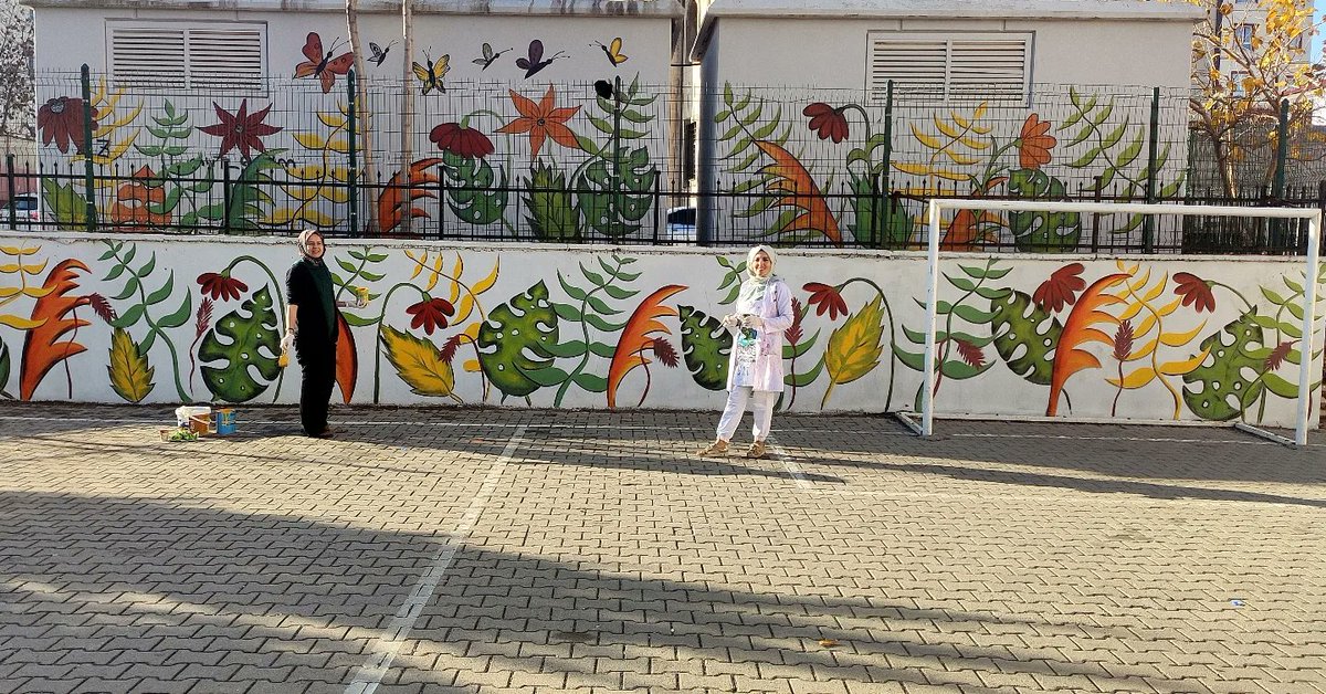 Boş bir duvar ona renk katan kahramanlar...
<a href="/bingolmem/">Bingöl MEM</a> 
<a href="/bingolvaliligi/">T.C. Bingöl Valiliği</a> 
<a href="/halilyucel6060/">Halil YÜCEL</a>
<a href="/BozagacOsman/">Osman BOZAĞAÇ</a>