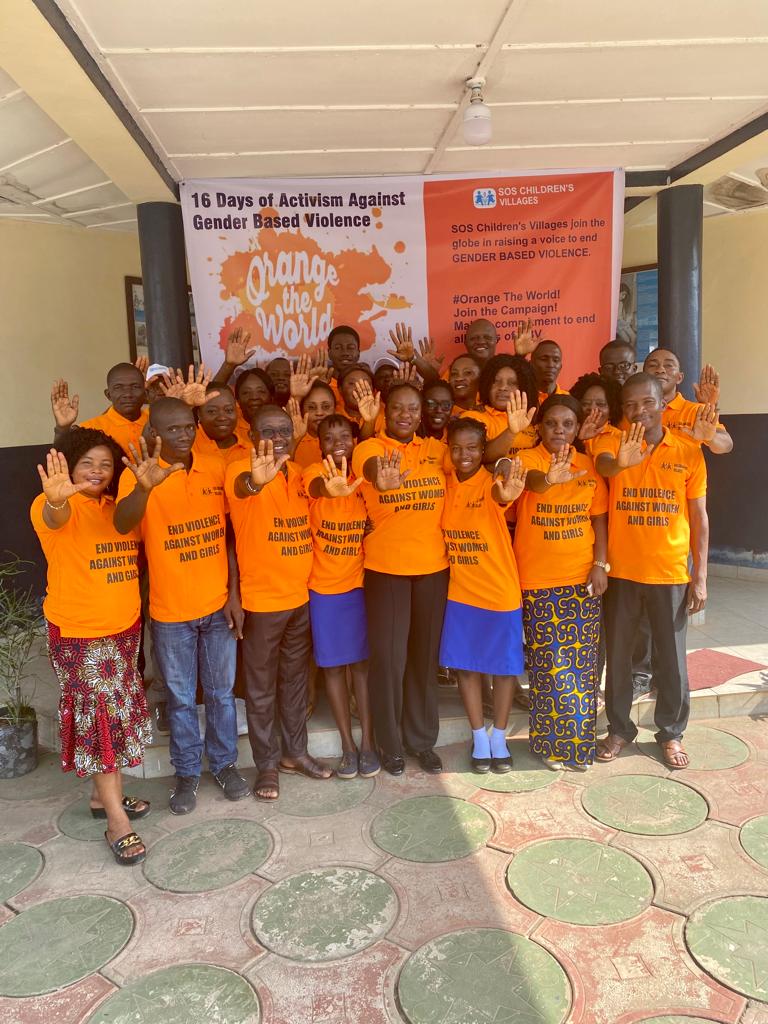 SosLeone's tweet photo. @SosLeone joins the globe in raising a voice to end Gender Based Violence against Women and Girls. The campaign commenced with a launch both at  @soscvWCNA and locally at @SosLeone.Country Director @SophieNdong called for commitment among  staff to end this dehumanizing practice. https://t.co/fCMRP6Shgu