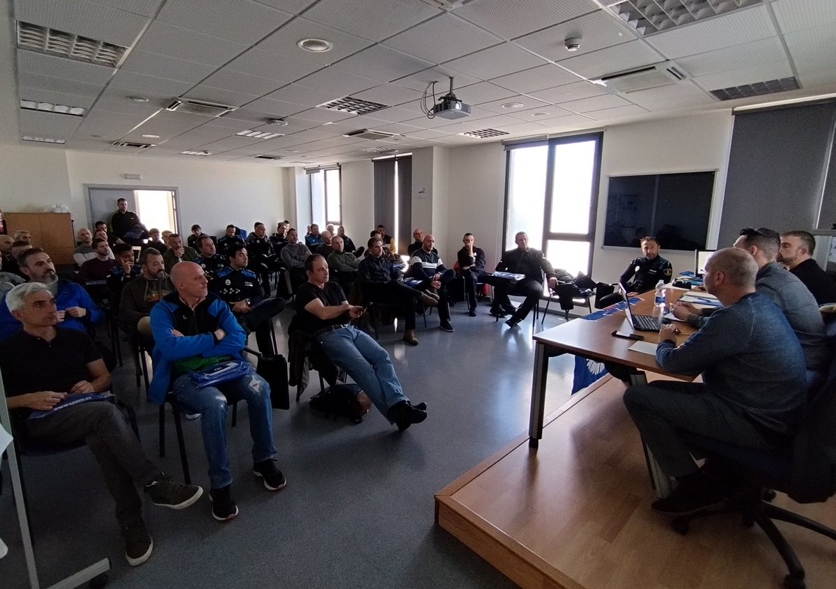 AlcobendasCppm's tweet photo. Los afiliados, interesados en la situación actual, y las medidas a tomar por el incumplimiento del gobierno del @ALCBDS_Ayto
Juntos x nuestros derechos, porque unidos somos más fuertes
 @PSOEAlcobendas
@AitorRetolaza @PPAlcobendas @Pod_Alcobendas @vox_alcobendas 
@sindicatocppm https://t.co/Kegk4fwUHT