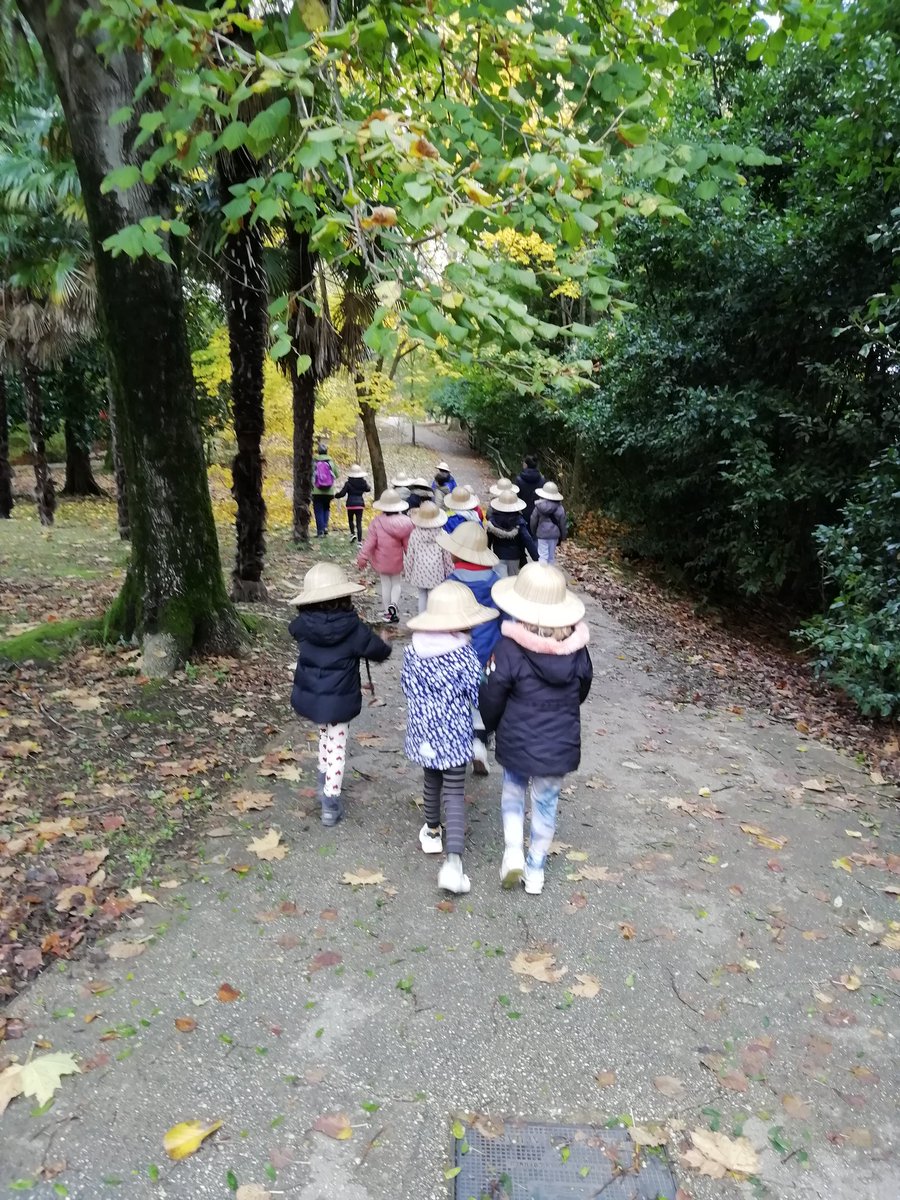 evaaranzadi's tweet photo. Gaur @MRE_Eskola ko LHko lehen ziklokook Kristineneako parkeko bazterrak esploratu ditugu eta naturaz gehiago ikasi dugu. Primeran pasatu dugu! https://t.co/xwXXDcqNQK