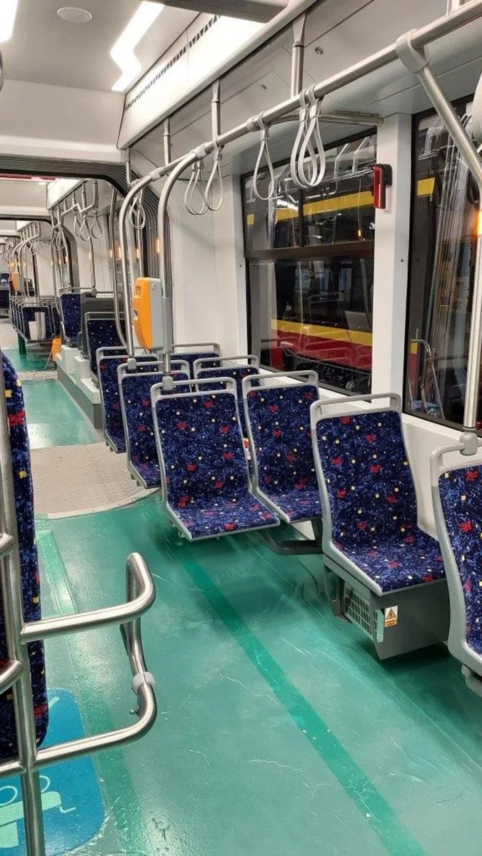 walasek_mateusz's tweet photo. Pierwszy tramwaj🚋 Moderus Gamma z nowej dostawy 30 szt. dotarł w nocy do Łodzi.  Teraz rozpoczną się jego testy. 
[zdjęcia: UMŁ] Więcej tu: https://t.co/GncpUnU1In
#zmieniamyŁódź #tramwaje #MPK #ModerusGamma #sprawdzonyradny https://t.co/9gYrOCgHkV
