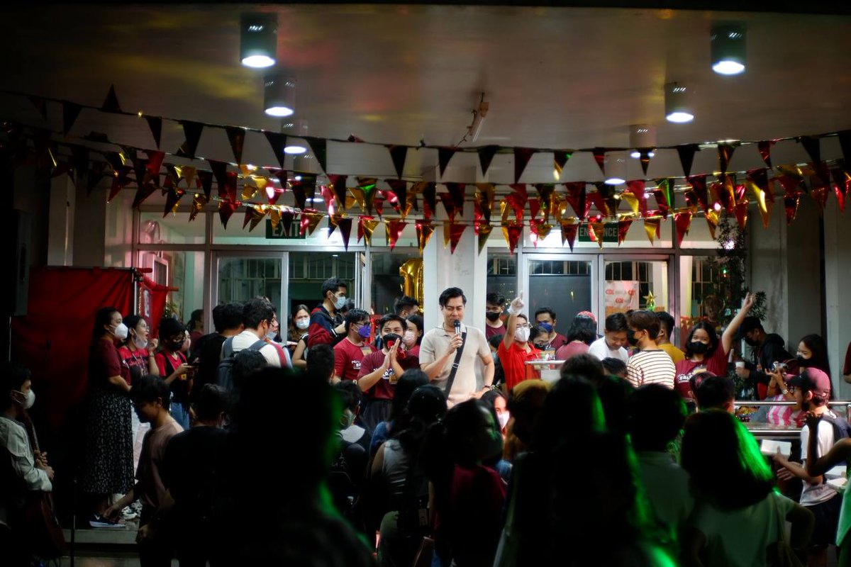 tanglawdevcom's tweet photo. DEVCOM: Dinagsa ang CDC Building sa ginanap na Grand Open Tambayan ng @upcombroadsoc_ kasabay ng kanilang ika-18 na anibersaryo. Ito ang kauna-unahang open tambayan na isinagawa sa ating kolehiyo matapos ang pandemya.
πΈ: Dan Alexander Abas
#TanglawCDC
#OneCDC https://t.co/zyFozGYNEO