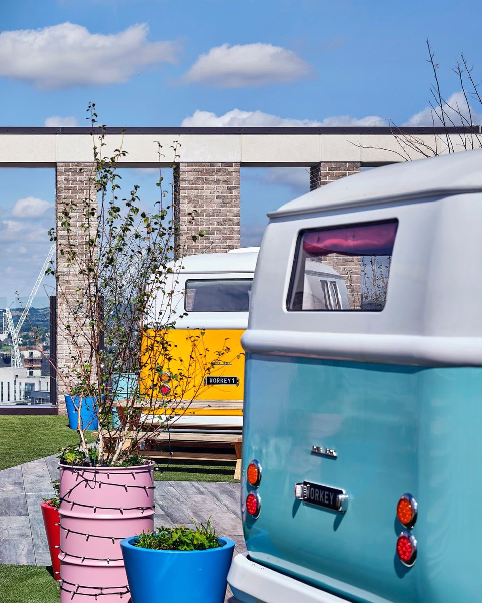 Last night we celebrated with design team @FosseyArora as they won an @FXdesignmag award for Outdoor Space at our wild & wonderful @QuintainLiving development, The Robinson! Well done to the Fossey Arora team - we and our residents love your work. 📸: @kilianosullivan