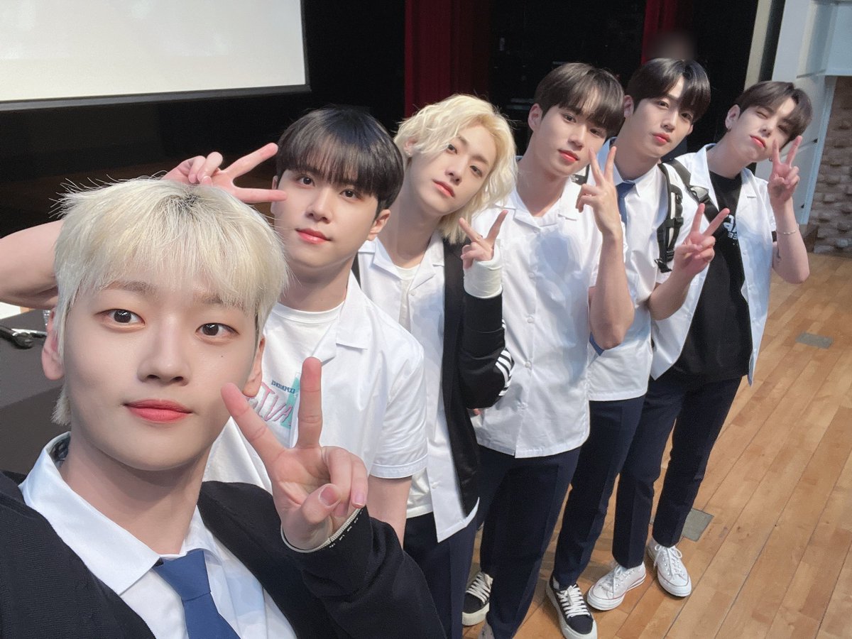 6人で笑って元気でいてくれたら何でもいい😭当たり前に全員いることって幸せなんだな、、、、誰も欠けちゃいけない