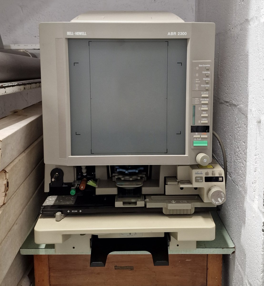 IsleOfManPRO's tweet photo. Here's an archive machines #EYAThrowback for you. The trusty microfilm reader on the left is still in use in our reading room, providing back-up to a more modern set of equipment. The one on the right is in our stores, its fate currently undecided. #ExploreYourArchiveWeek https://t.co/0RpieusaAJ