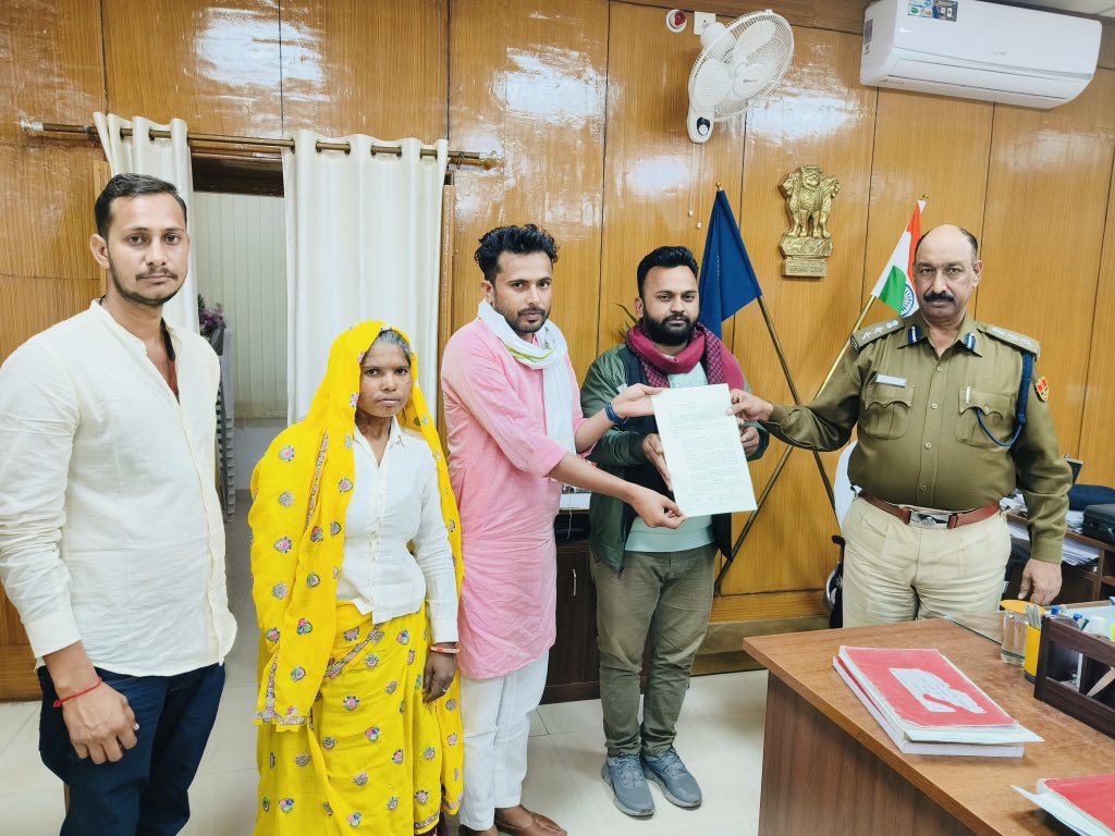 आज सवाईमाधोपुर पुलिस अधीक्षक सुनील कुमार विश्नोई जी से मुलाक़ात की..! इस दौरान पुलिस अधीक्षक से बामनवास के बँधावल प्रकरण, राजकुमार गुरुजी एवं भोजराज बड़िला से जुड़े प्रकरण और बामनवास में बढ़ते अपराधों पर एक लम्बी सकारात्मक बातचीत हुई..!

<a href="/SPsawaimadhopur/">Sawai Madhopur Police</a>