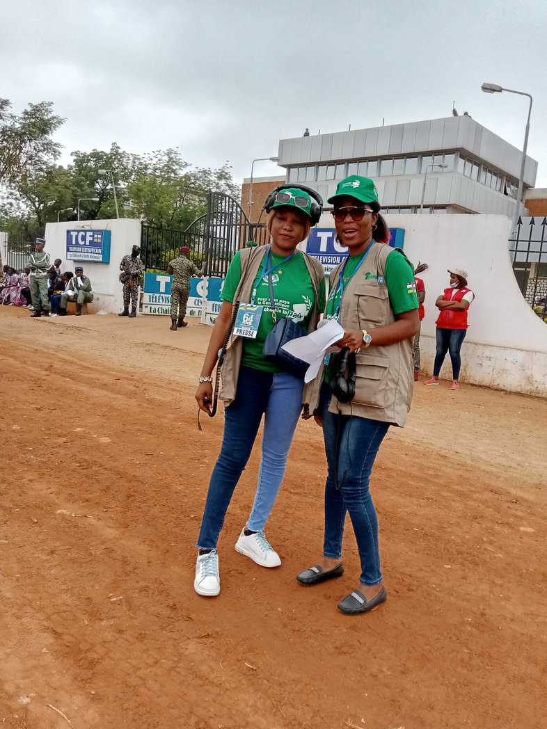inesngopot's tweet photo. 64e anniversaire de la Proclamation de la République Centrafricaine ce 1er décembre 2022. Bonne fête à toutes et à tous 🇨🇫🇨🇫🇨🇫🇨🇫🇨🇫
Retransmission en direct sur 93.3 fm des manifestations sur l'Avenue des Martyrs. https://t.co/LlBjEsa4Sa