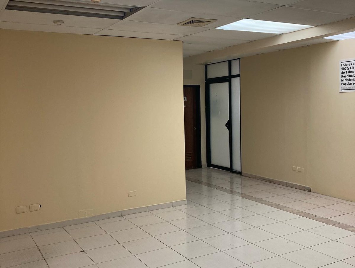 vendoenoriente1's tweet photo. En venta o alquiler Local en el CC CCMT, ubicado en la Av. Intercomunal, en el Sector Las Garzas de Lechería, Edo. Anzoátegui. Esta en el piso 2, tiene 107 M2, 2 AA, 3 ofic., 2B, línea de CANTV y ABA. #lecheria #bienesraices #Anzoátegui #localesenventa https://t.co/CShoocOL9g