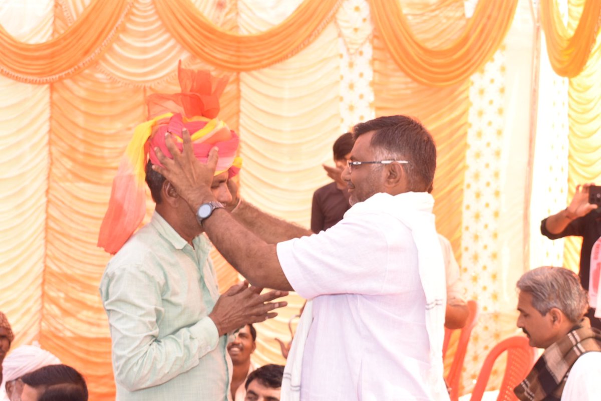 AmirambhaiAshal's tweet photo. આજે વાવ વિધાનસભાના લોદ્રાણી, ગોલગામ, આછૂવા, રાછેણા તેમજ વિવિઘ ગામોમાં ગ્રામજનો દ્વારા સ્વાગત તેમજ સાથ અને સહકાર બદલ ખુબ ખુબ આભાર.. https://t.co/BRtMcpxgzx
