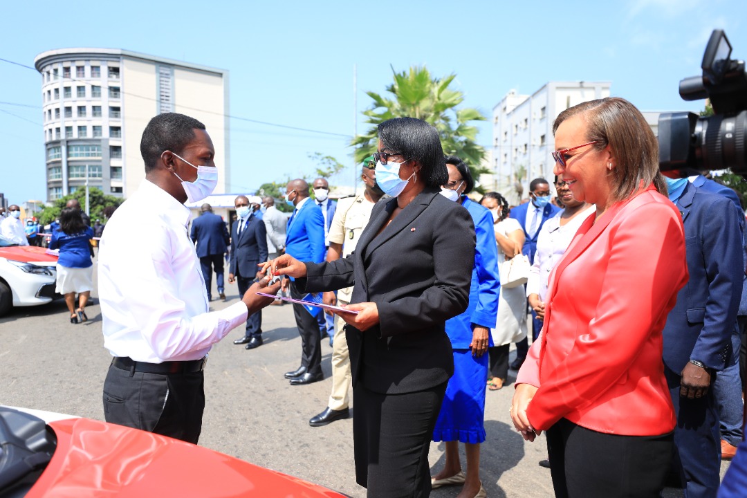 J’ai présidé la cérémonie de remise des véhicules pour la 2nde cohorte du programme « un Taxi, un Emploi, un Avenir” coordonné par <a href="/EmploiFPGOUVGA/">Emploi, Fonction publique et Travail</a>. Une mesure importante du <a href="/PresidentABO/">Ali Bongo Ondimba</a> pour #favoriser l’insertion des jeunes par l’activité économique.
#Gabon #PAT #jeunesse