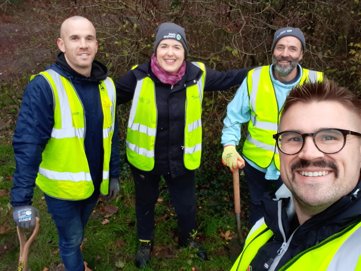 SophieCIA1897's tweet photo. A Huge #thankyou to #Landcraft for #donating 500 transplants, Dan Fudge, Tom James, and Dylan Hammett from @WatesGroup for supporting the @CoedCaerdydd #treeplanting session in #heathpark #cardiff this morning. #watessocialvalue #treeplanting https://t.co/kv71uQmCp1