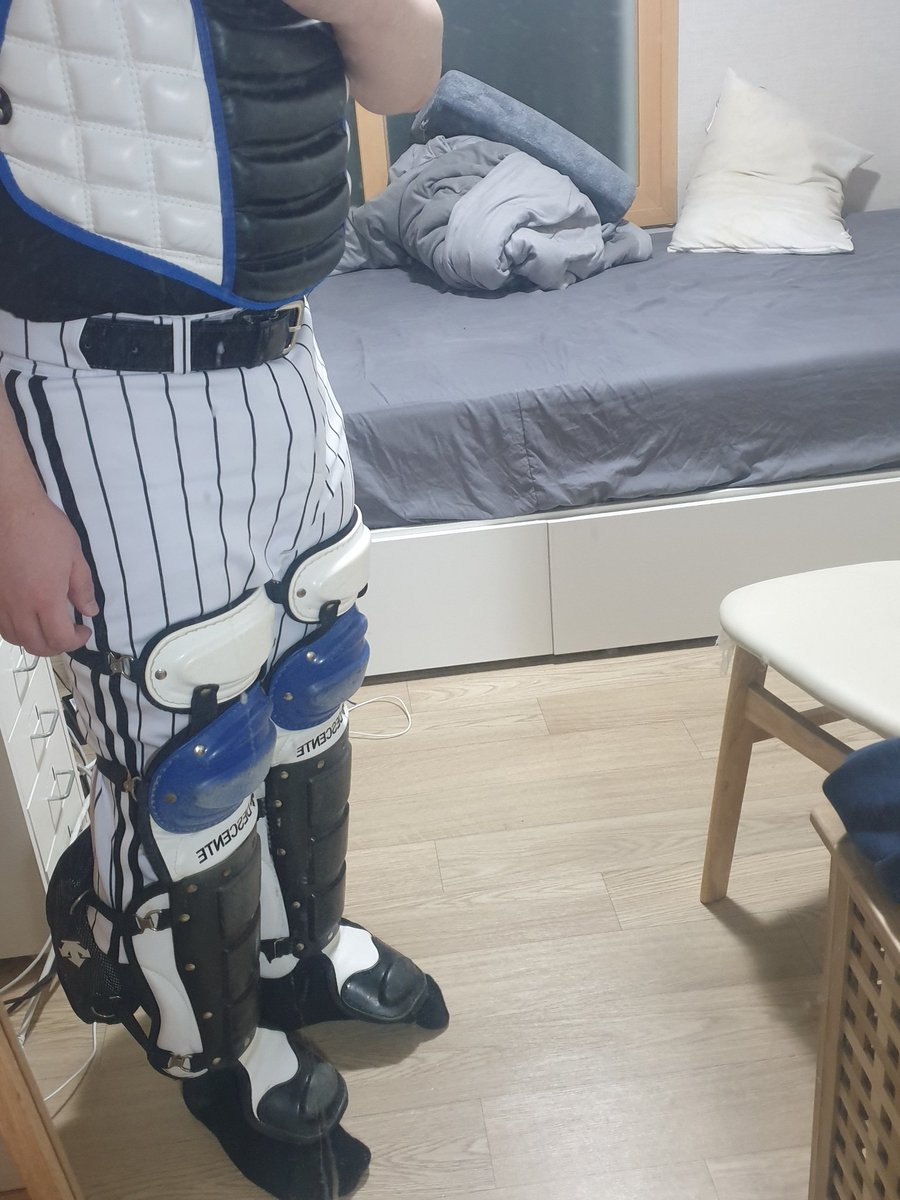 hunihun36898450's tweet photo. #baseball #catcher #protectcup #ballbust #ballbusting #strip #groin #nutshot #groinshot #nut #jerk #jerk off #forced #armor https://t.co/IB6HJiKbvV
