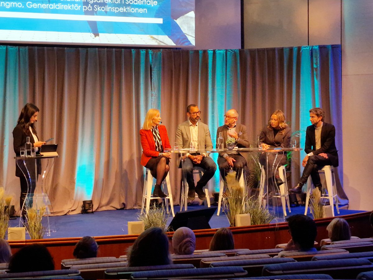 Det är i diskussionen om kontroversiella frågor som vi skapar den demokratiska förmågan, vi ska inte lägga locket på, säger @hugowester #skola #demokrati #utbpol