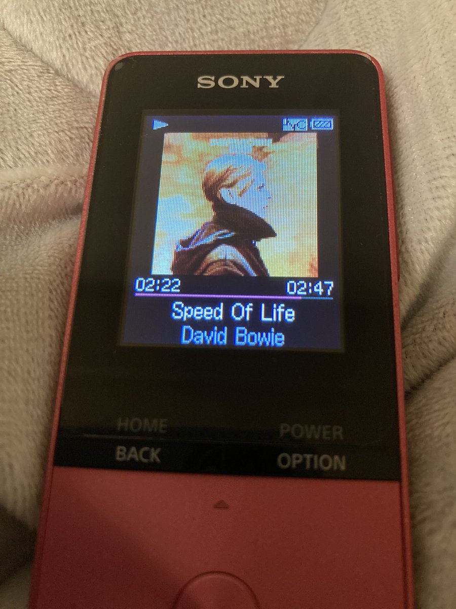 kuronekokeith1's tweet photo. David Bowie👩🏻‍🎤Low
すごいアルバム…引き込まれる…😳

#DavidBowie
#Low
#デヴィッドボウイ https://t.co/EHoiDBYt4J