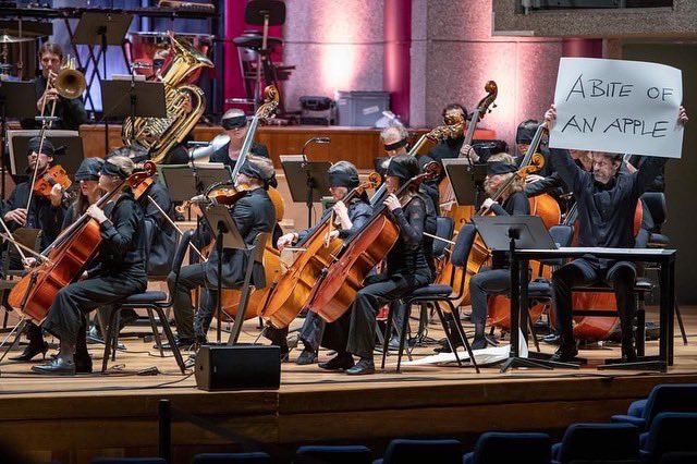 Een fijne middag! 🇧🇪 – Wir spielen heute im <a href="/DeBijloke/">De Bijloke</a> in Gent. Hier Impressionen von unserem Konzert im <a href="/deSingel/">DE SINGEL</a> in Antwerpen. <a href="/s_steenandersen/">Simon Steen-Andersen</a> @nicolashodges @baldurbronniman 📸: @brat_goldie