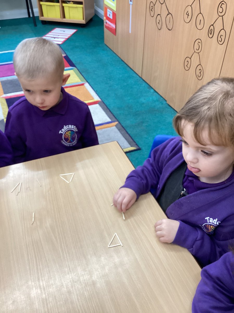 TadPrimaryAcad's tweet photo. Shape constructing in EYFS today. The children had to choose the right amount of โstraight sidesโ to make lots of 2D shapes. #TadcasterEYFS #Tadcastermaths https://t.co/GBmebEBYdy