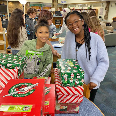 oneccps's tweet photo. The Robious Middle Builders Club collected toys, toiletries and school supplies and packed 41 Christmas boxes for children around the world. #oneCCPS #robioUS @DonnaFWilson @BuildersClub @Kiwanis https://t.co/I368T10mcL