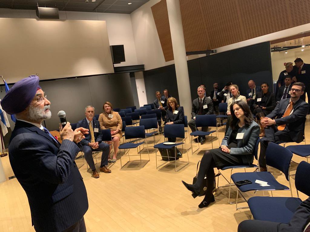SandhuTaranjitS's tweet photo. An engaging event by Quantum World Congress &amp; Ambassador @FinlandinUSA @FINambUS

Interesting conversations on collaboration in #quantumcomputing , sensing &amp; communications and building an emerging tech ecosystem. 

Pleasure to also catch up with friend &amp; 🇺🇸 DNSA Anne Neuberger. https://t.co/t1u4mwR5gV