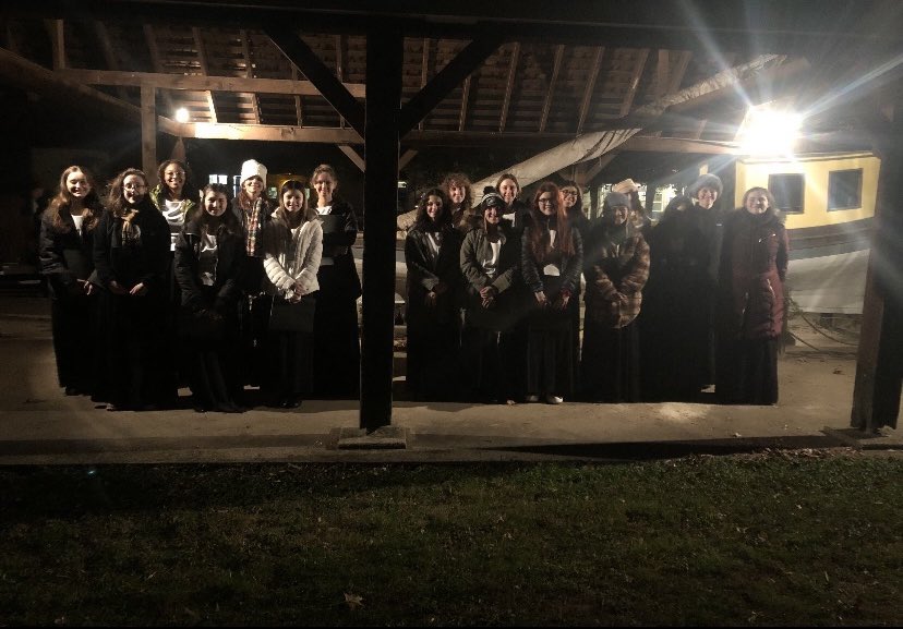 Our Villa girls sing tonight at Pennsbury Manor Holly Nights! Plan to join as they sing holiday and Christmas carols and songs from 7-8 pm.