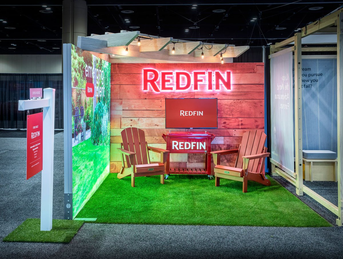 exhibitcontrol's tweet photo. It's not often we get to build custom 10x10 booths! This Redfin design shows how a small space can be high level and well branded. 

#tradeshowbooth #exhibitcontrol #redfin #design https://t.co/pHEIqWI6G1