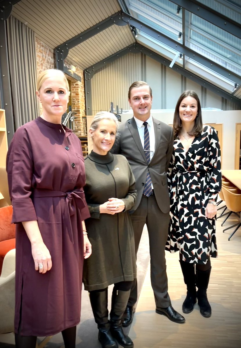 Anna Stellinger tweet media