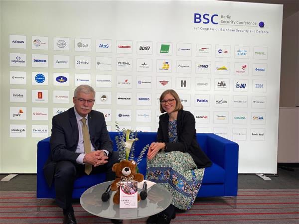 We have had many interesting guests on our blue sofa. <a href="/EChProll/">Dr. Eva-Charlotte Proll</a> has spoken with <a href="/NorwayAmbDE/">Laila Stenseng</a>, Frank Leidenberger (<a href="/BWI_IT/">BWI</a>), Gen ret Jörg Vollmer and MajGen ret Reinhard Wolski just this morning. #BSC22