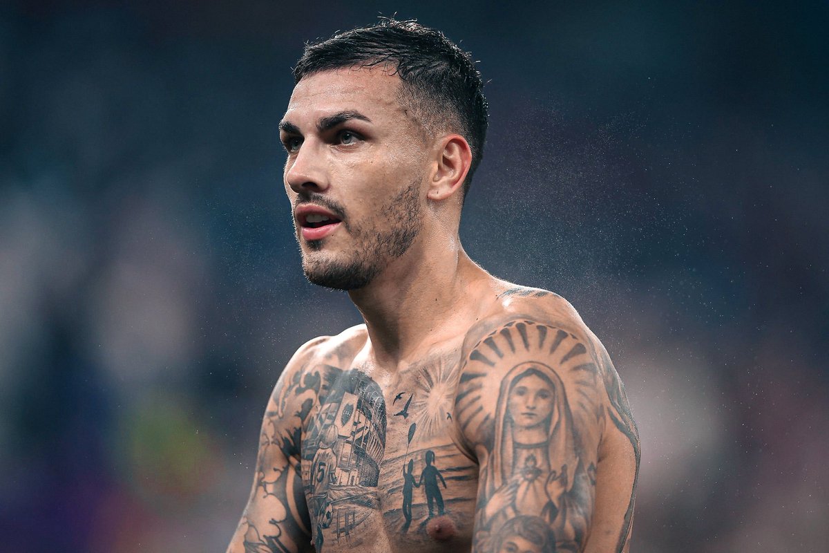 Y0UNGMARTINEZ's tweet photo. Hermanas, estoy completamente enamorada de Leandro Paredes https://t.co/OiZlEv3TBA
