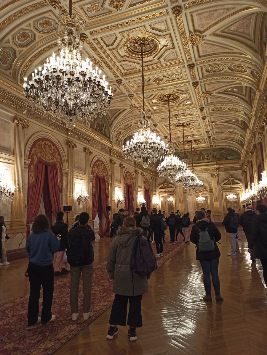 SoissonsCite's tweet photo. Journée exceptionnelle pour nos délégués de 3eme des deux collèges Lamartine et Gérard Philipe
Visite de l'Assemblée nationale et du  Panthéon dans le cadre de leur parcours citoyen https://t.co/todnrGg11K