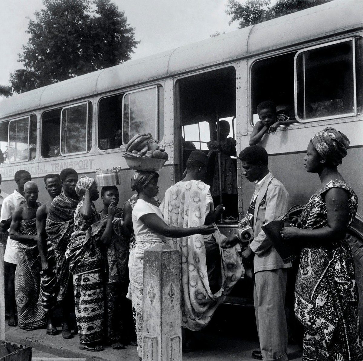 Smartixgh's tweet photo. An ode to the ticketing systems of the past captured by Legendary James Barnor. 

NB: We own no rights to the image. 

#Smartixgh #AccraGhana #GhanaWeDey #BeyondtheReturn #Accra #Ghana #Outside
#tbt #ThrowbackThursday https://t.co/qlBRpmoZh2