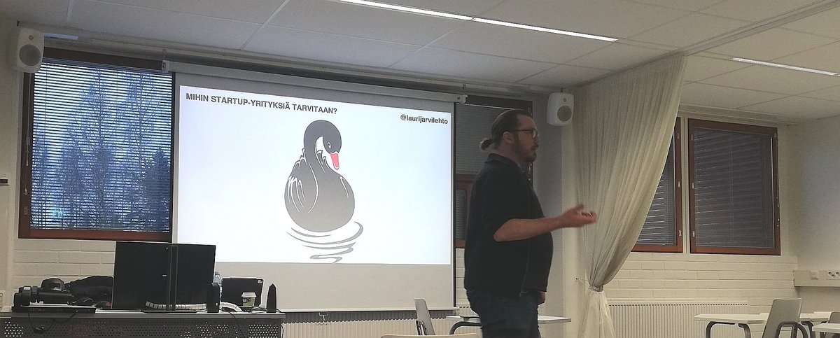 HannaTolli's tweet photo. Prof. Lauri Järvilehto @laurijarvilehto:"Muutos on jotain, jota ei tarvitse ohittaa."#startupit #nousukiito #tulevaisuus @centriaamk https://t.co/OsRFS5DdNJ