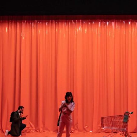 catalanartsFR's tweet photo. 6. Le spectacle “ Italino Grand Hotel ” de la @cialatal à Saint-Michel-sur-Orge, les 10/12 et 11/12.
7. La réflexion sur la réalité d’" Una imagen interior " de #ElCondedeTorrefiel au @FESTIVALAUTOMNE de Paris, qui aura lieu du 7/12 au 10/10 à la Grande Halle de @LaVillette. https://t.co/xwPiYlm8HM