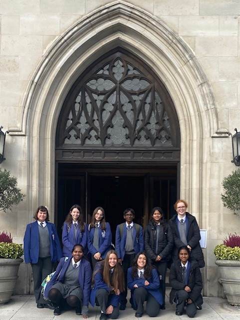 WisemanEaling's tweet photo. Altar servers and members of the school choir visit the relics of St.Bernadette at St.Georges Cathedral in Southwark https://t.co/XQif4aFpIx