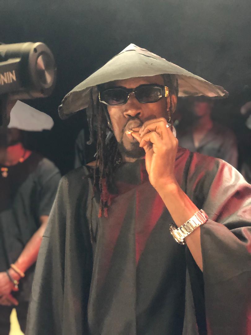 vampino1's tweet photo. The #japanese swordsman.  #ngoma. ... Action movie dropping soon..told @mauricekirya I was a better actor he started nio nioring...now it's wushaaa vs where    is  the   gal   in   a  yellow   jumper. #galinayellowjumper... She better be in a red dress bro.. coz am the swordsman. https://t.co/4rPRT797Pg