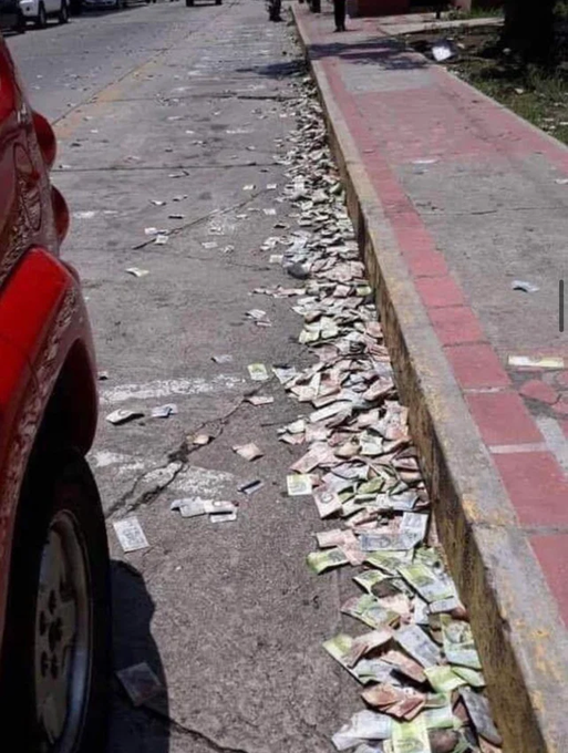 leiatheinvestor's tweet photo. "É só imprimir mais dinheiro."

VENEZUELA: https://t.co/fKPZuQ2kwe