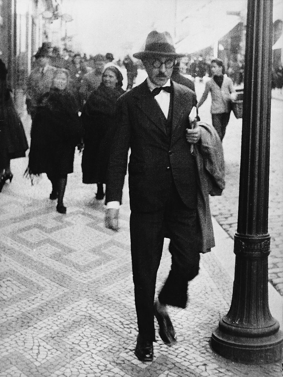 Poesiaitalia's tweet photo. “Il valore delle cose non sta nel tempo in cui esse durano ma nell'intensità con cui vengono vissute. Per questo esistono momenti indimenticabili, cose inspiegabili e persone incomparabili.”
Fernando Pessoa https://t.co/SrupYwPpS5