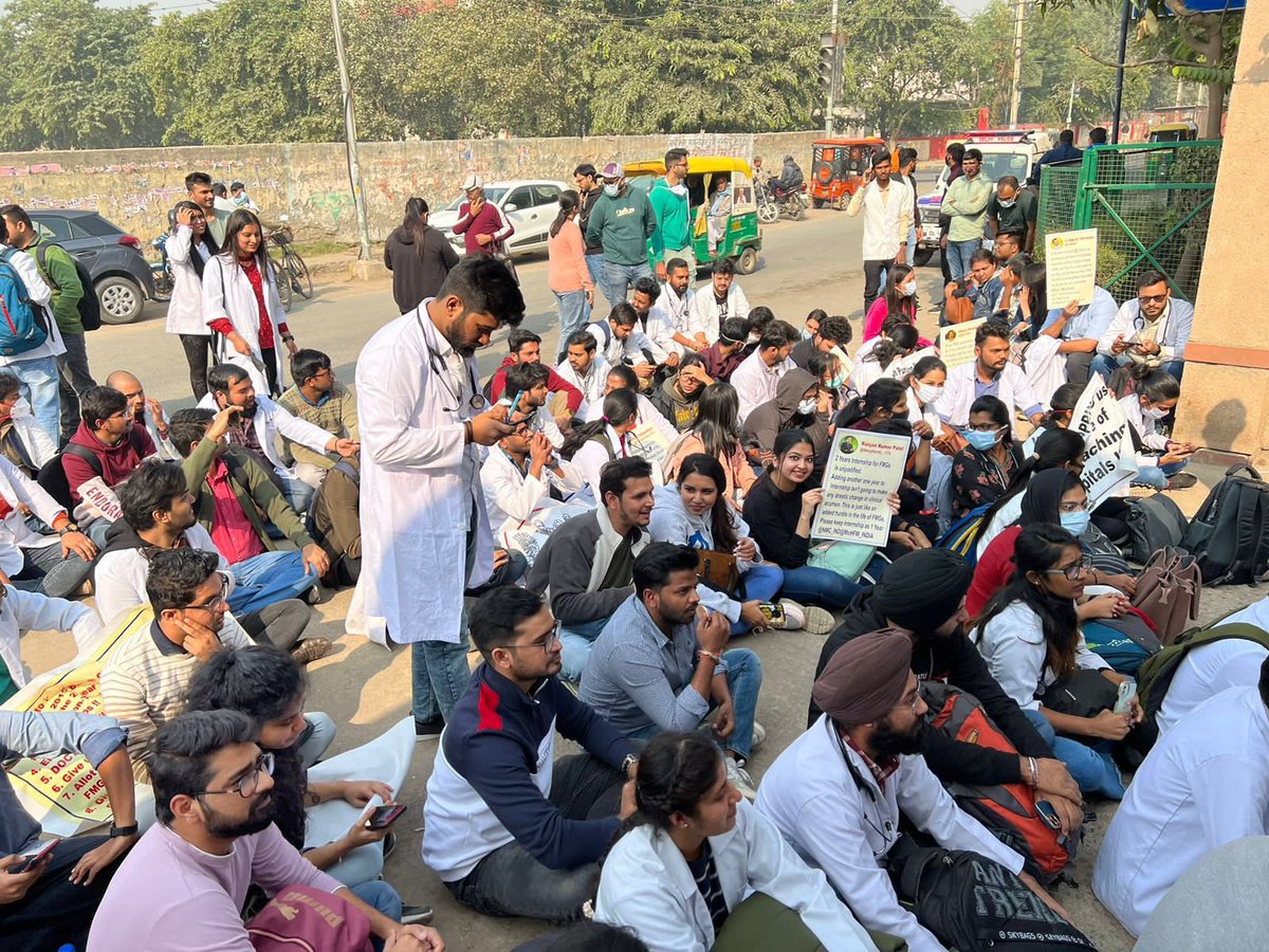 DrJsinghRajawat's tweet photo. The list of Medical colleges approved for CRMI comes on  21/10/22  but CRMI  regulations made effective retrospectively from 18/11/21.
How Justified.???

2 years of internship is not a solution but a burden indeed.
#StopTargetingFMGs
@NMC_IND @MoHFW_INDIA @PMOIndia @OfficeOf_MM https://t.co/EK7Gxk04yM