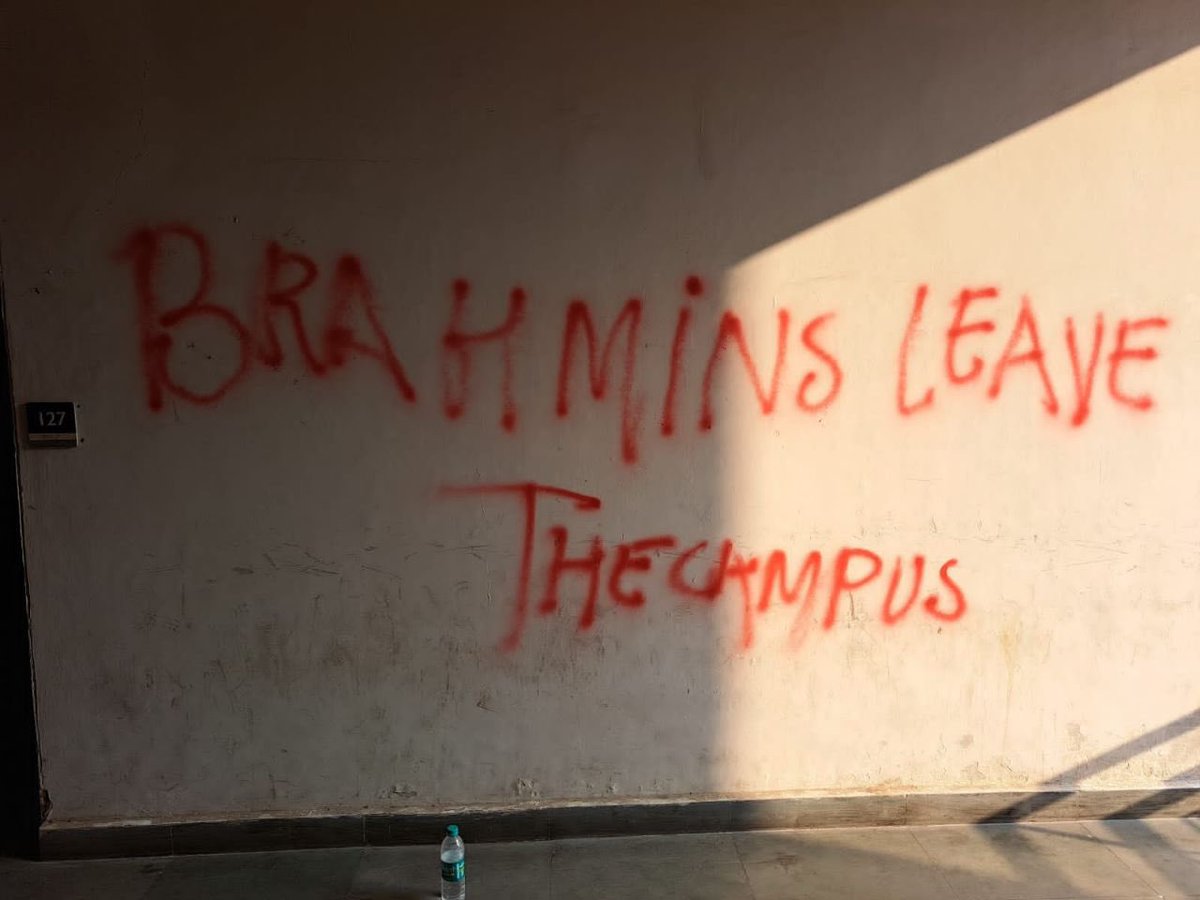 shubhankrmishra's tweet photo. ब्राह्मणों के ख़िलाफ़ उगला गया ज़हर JNU से है। 

1) Brahmin Bharat Chhodo.
2) Brahmino-Baniyas, we are coming for you! We will avenge.
3) There Will Be Blood.
4) Brahmins Leave The Campus. https://t.co/9rEZZSH5Dm