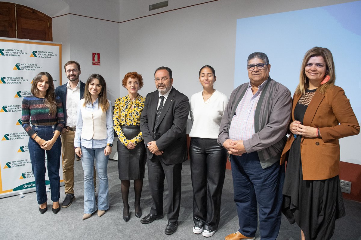 Seminario "Zona Franca de Tenerife: aproximación y razón de ser", con Isaac González Diz, y <a href="/regades/">David Regades</a> , de <a href="/zonafrancavigo/">Zona Franca Vigo</a>,y <a href="/MargaPSOEAguere/">margarita pena</a> , Delegada de Zona Franca de Tenerife. Conocimiento mutuo y colaboración. Seguimos