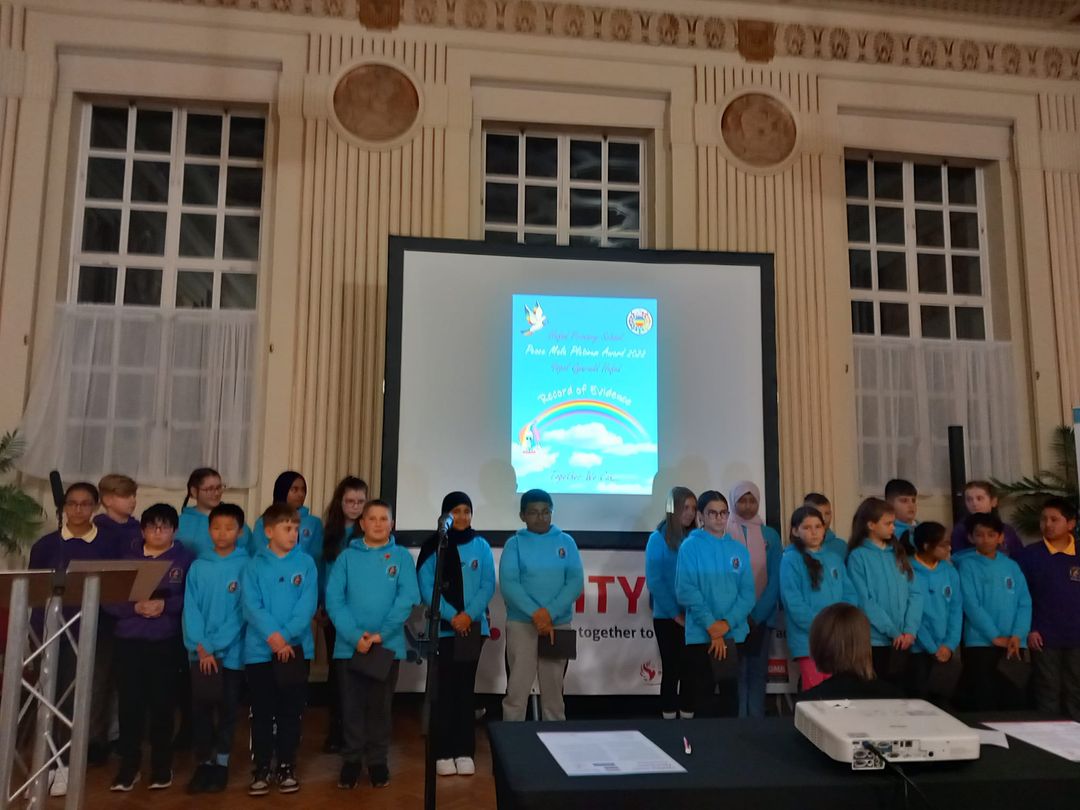 Hafod Primary School at the signing of a #Unite over division signing ceremony at the George Hall Swansea.

The pupils sang beautifully guests and also gave a wonderful presentation of their fabulous Peace Mala evidence for our Platinum Award.  

 #peacemalaschools #unite