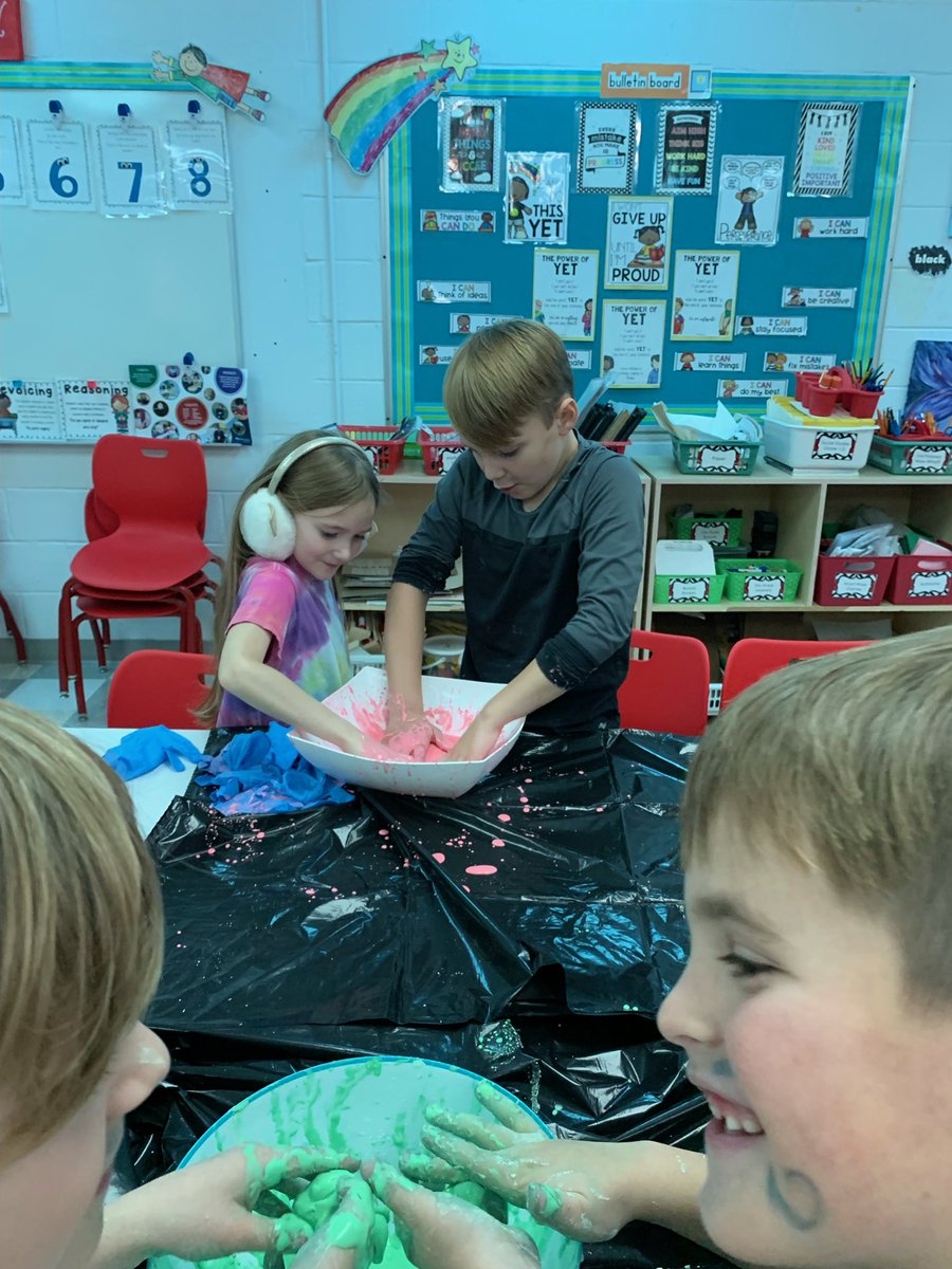 dewit2014's tweet photo. Science fun in grade 2:) #arps2022 https://t.co/h0lWwtMa6E