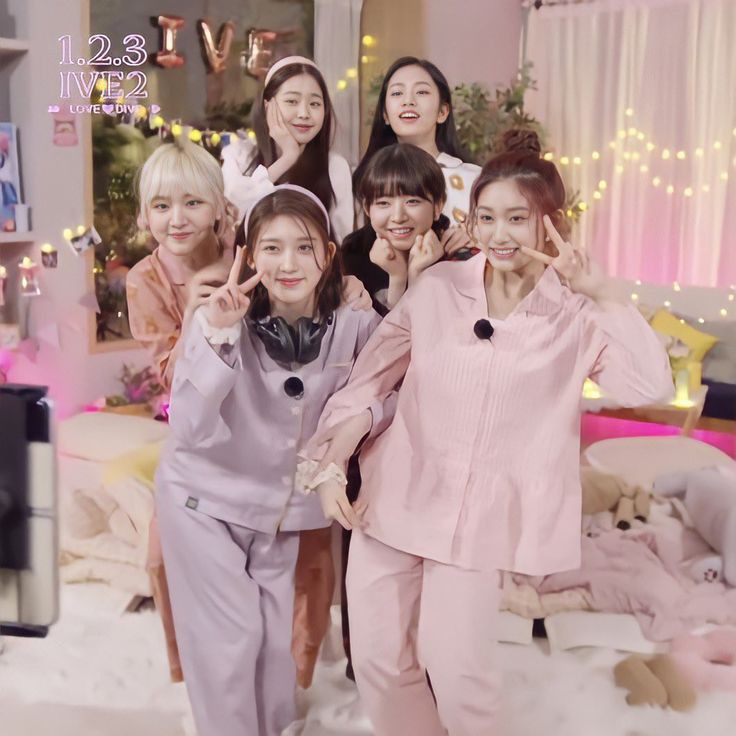 _luvkimjisoo's tweet photo. before the day ends, I just want to greet my girlies a happy 1VE day!! you deserve everything you have right now and i'm very very proud of you, i love you my six, so much <33 https://t.co/02akM5NgBR