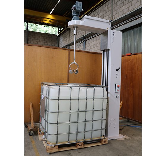 gsedispensing's tweet photo. The #IBCblender, for stand-alone blending of 1.000 litre containers. #thinkLean #packageprinting #flexo https://t.co/cnAuPDKG7A