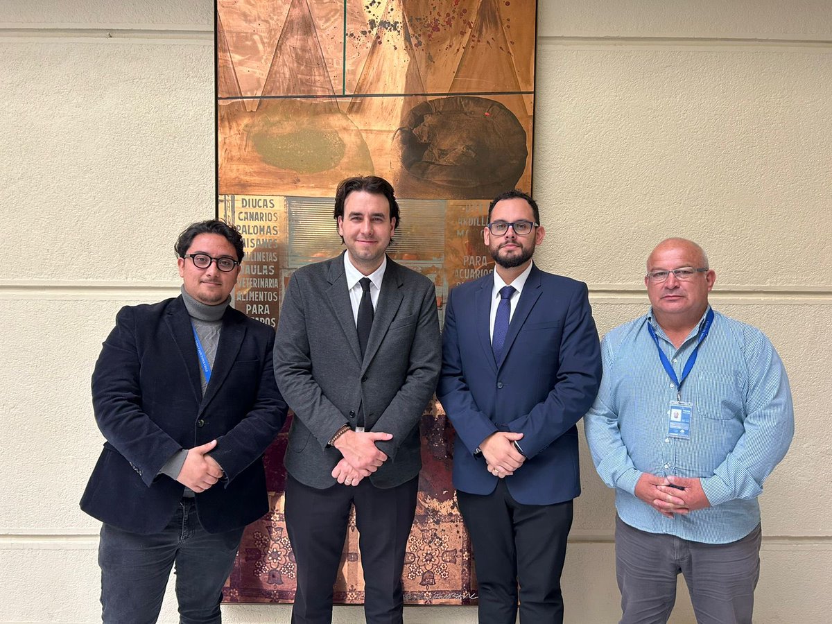 Prensa Congreso Nacional (@congreso_prensa) on Twitter photo Nos reunimos con el nuevo presidente de la <a href="/Camara_cl/">Diputadas y Diputados de Chile</a>, <a href="/vladomirosevic/">Vlado Mirosevic</a>.
En el encuentro insistimos en seguir garantizando la libertad de prensa, además de incorporar espacios para la participación ciudadana.
Muchas gracias por la recepción. Nos reunimos con el nuevo presidente de la <a href="/Camara_cl/">Diputadas y Diputados de Chile</a>, <a href="/vladomirosevic/">Vlado Mirosevic</a>.
En el encuentro insistimos en seguir garantizando la libertad de prensa, además de incorporar espacios para la participación ciudadana.
Muchas gracias por la recepción.