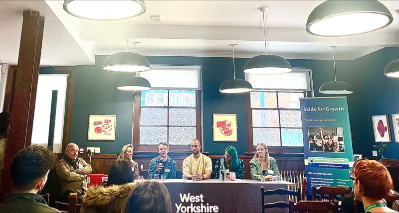 LeviSolicitors's tweet image. Our managing partner Steven Newdall joined the #professionalpanel at the Big Futures in Small Businesses careers fair today, at @The_Tetley  talking to graduates with @WestYorkshireCA and @LeedsCityRegion. 

#SMEs #skills