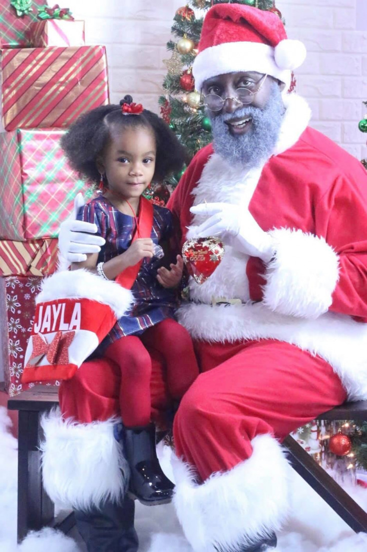 Cocoa Santa reads Oh, The Things I Can Be When I See Me to encourage black and brown babies to dream big. 
#PenOfTheWriter #ThingsICanBe #TheGoodyBoxBook #DoItRightTheFirstTime #childrensbook #womensfiction #datingadvice #relationshipadvice #selfpublish

conta.cc/3AZSgXk