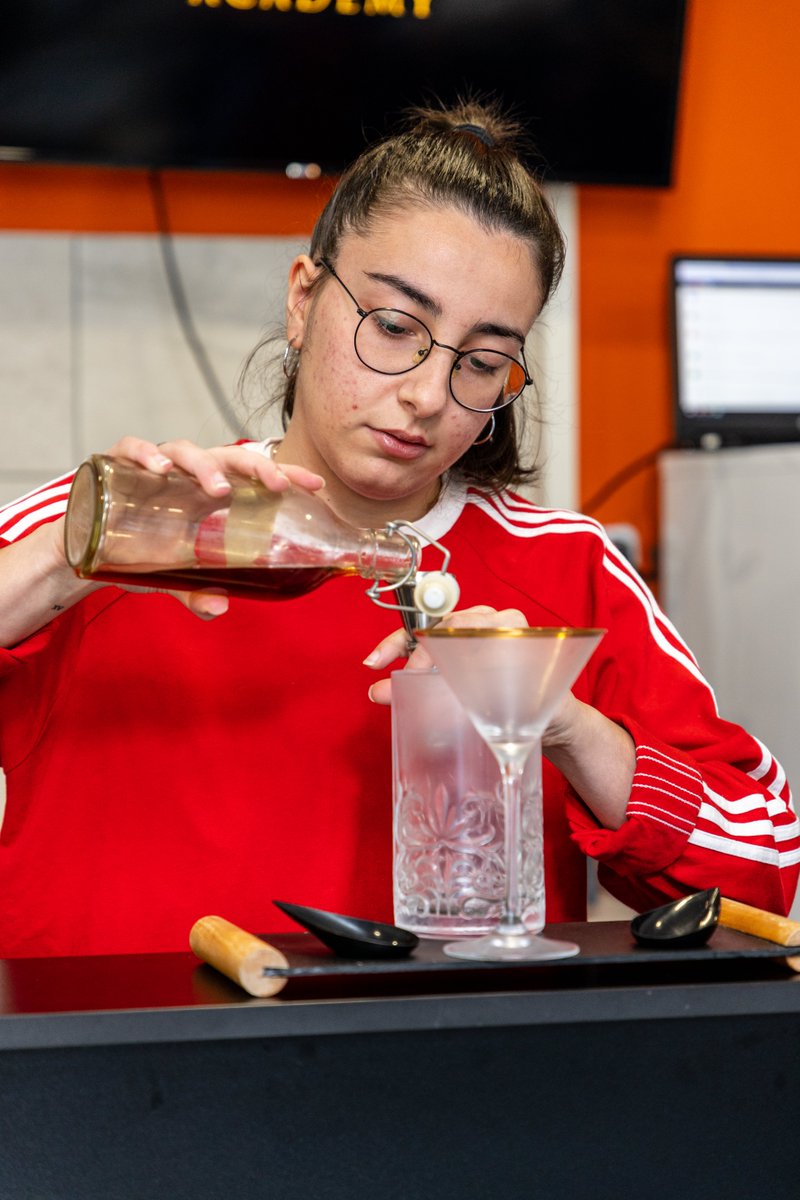 L'esame di Molecoular Mixology è terminato e i ragazzi possono essere enormemente soddisfatti per i grandi passi avanti compiuti in questi 5 giorni! 
Bravi! 

#mixologyacademy