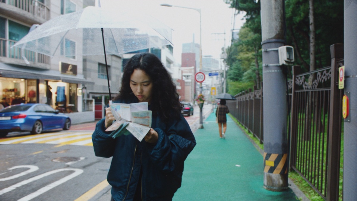VIMOOZ's tweet photo. 🎥 RETURN TO SEOUL Official Trailer: Ji-Min Park stars as a 25-year old French adoptee, who goes to South Korea to find her biological family in #ReturntoSeoul, Cambodia’s Oscar entry. 

 https://t.co/KgHimKr6zV https://t.co/0pOn9hB1wO