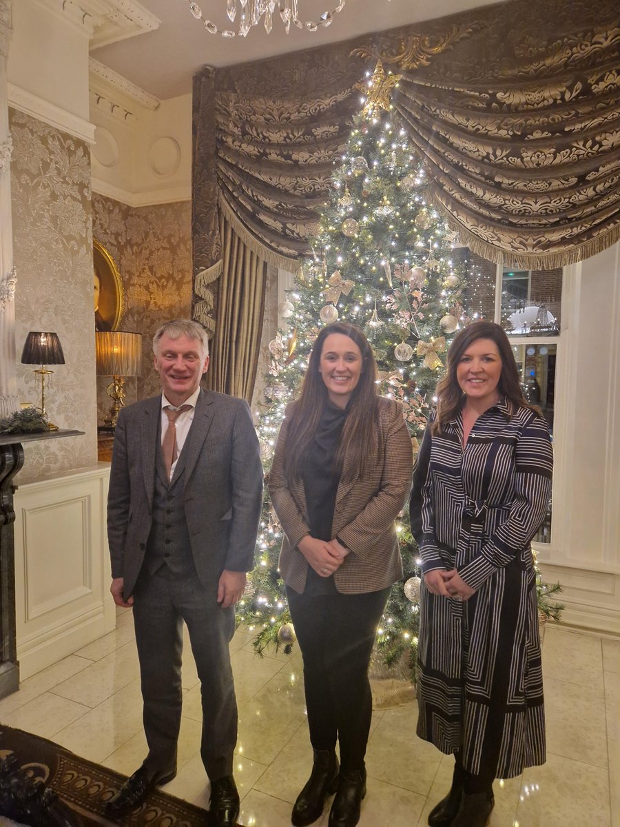 ScotEntNews's tweet photo. Business Minister @Ivan_McKee met @LogosLogistics as part of a trip to Dublin and congratulated their recent #export contract providing logistics to a leading semiconductor firm in Ireland.  @ScotDevInt helped the firm make the right connections #ScotlandIsNow @scotgoveconomy https://t.co/UGvOVZiAln
