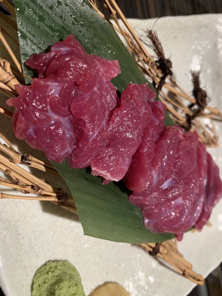 meg_voice's tweet photo. 今日は幼なじみと
早めの忘年会。
人生初ダチョウを
お刺身でいただきました！ https://t.co/AoFJB1m1K4